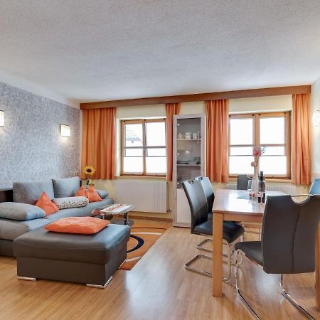 Lively Flat Near A Ski Resort In フィス エクステリア 写真