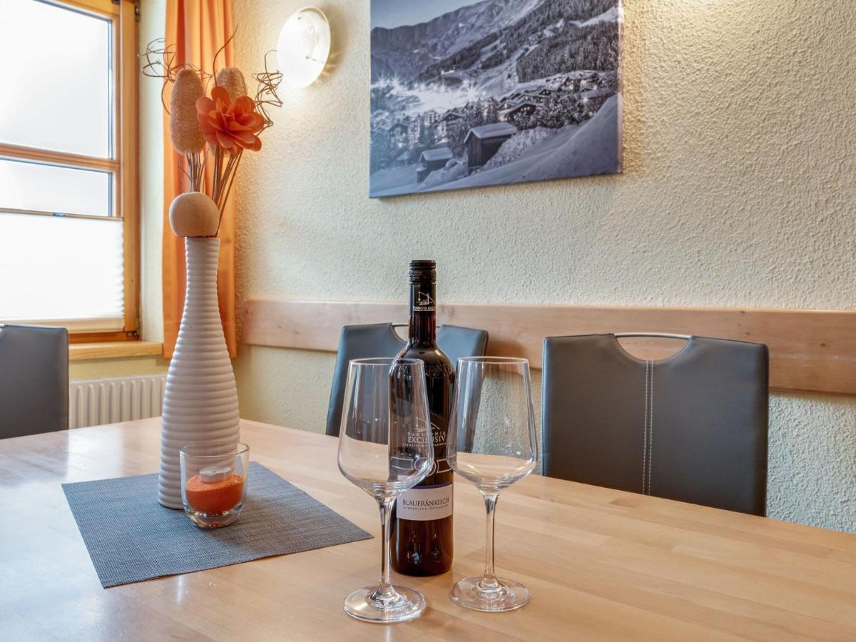 Lively Flat Near A Ski Resort In フィス エクステリア 写真